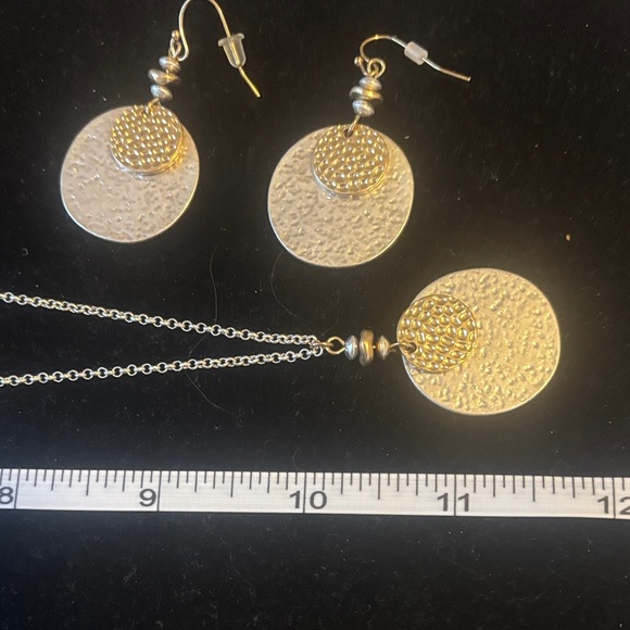 Elegant Silver Necklace and Earring Set - Picture 3 of 5